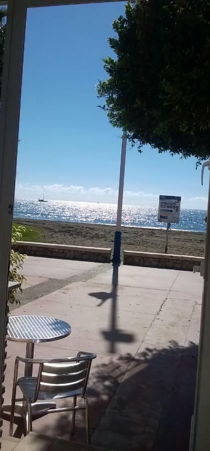 1st.line Beach. El Palo *