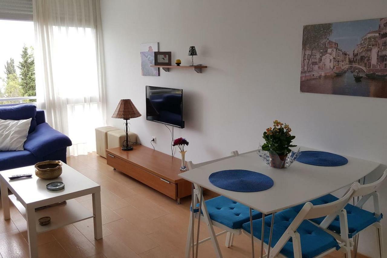 Apartment Study Near And The Beach
