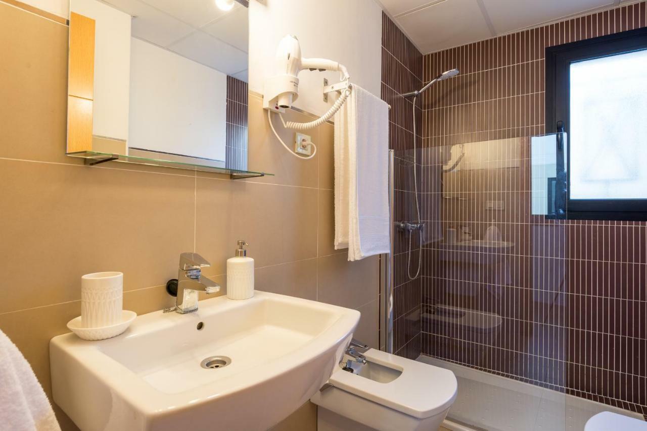 Ma1a-apt With Rooftops With Palms Close To Old Town *