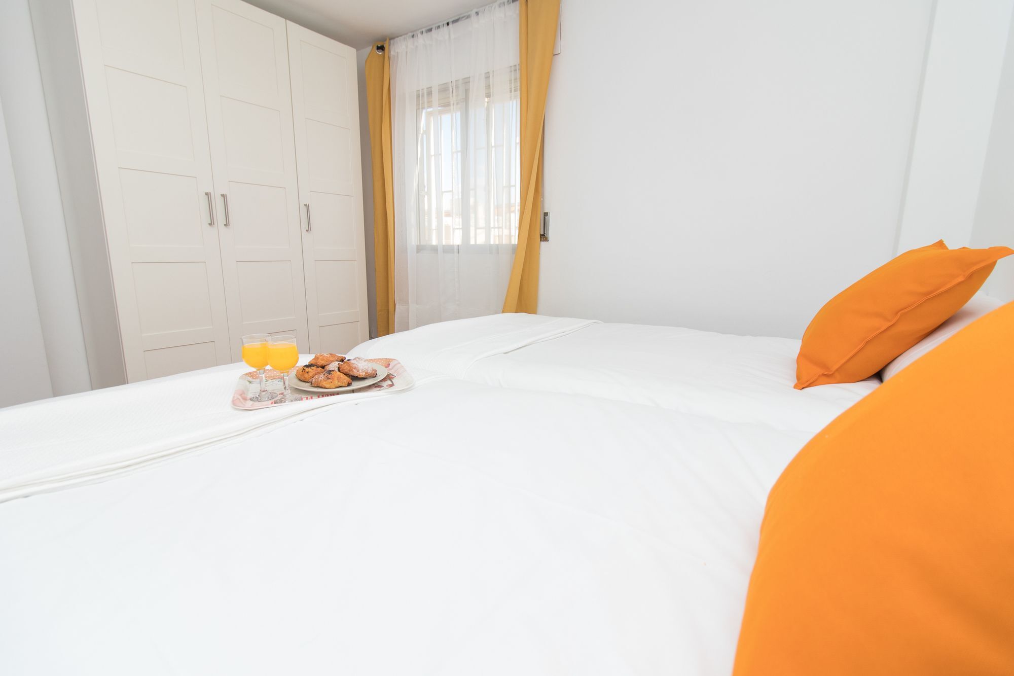 Stunning 3 Bedrooms Apartment *