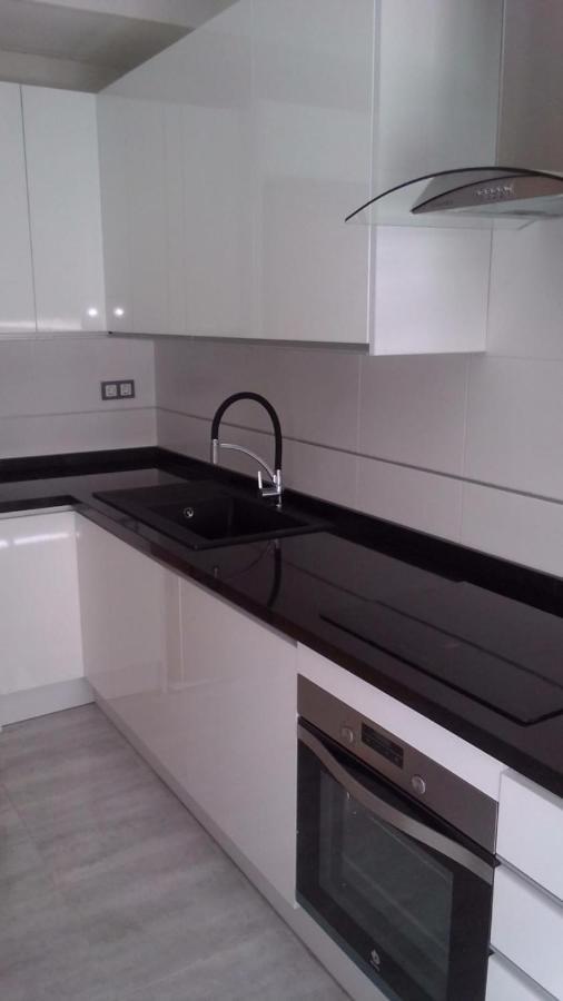 Stylish In The Heart Of With Pool Apartamento