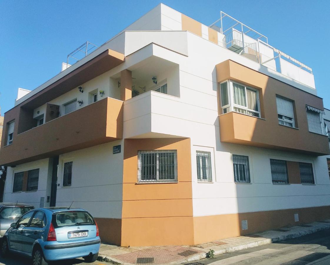 Hospitales Y Centro Suites Salmeron Leilighet *