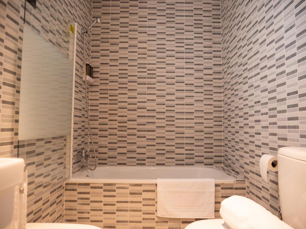 Stylish In The Heart Of With Pool Apartment *