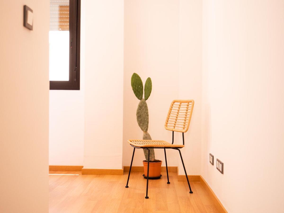 Stylish In The Heart Of With Pool Apartamento