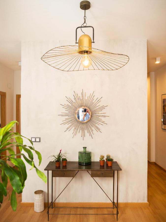 Stylish In The Heart Of With Pool Apartamento
