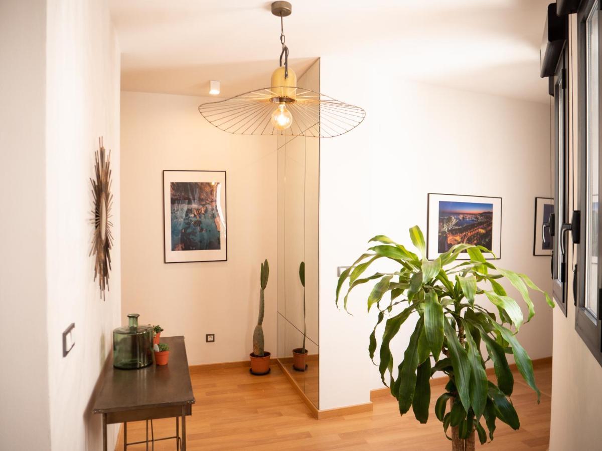Stylish In The Heart Of With Pool Apartment