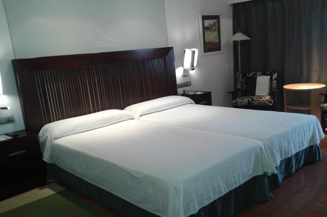 Hotell De Golf 4*