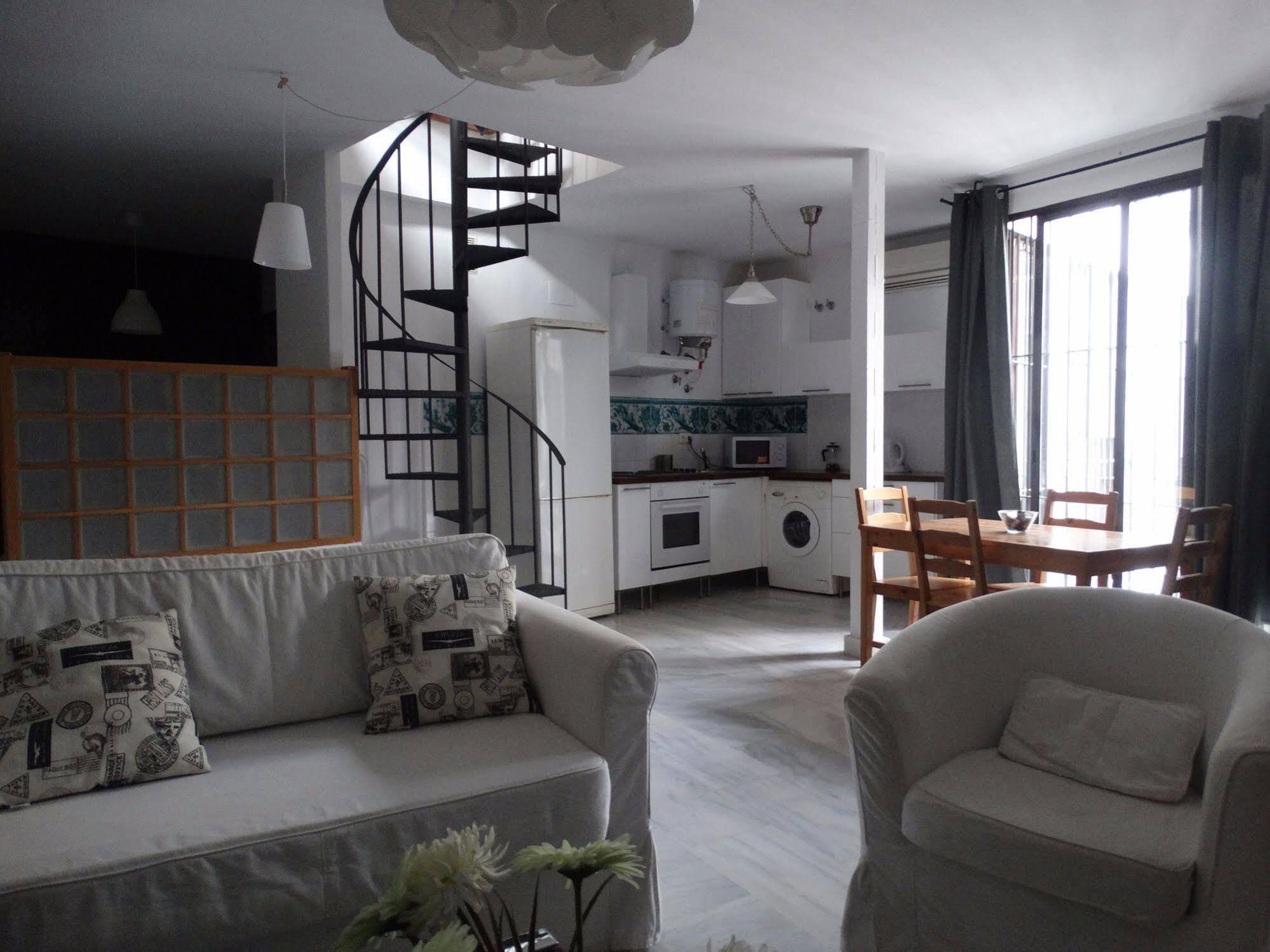 - Jinetes, 13 Apartamento *