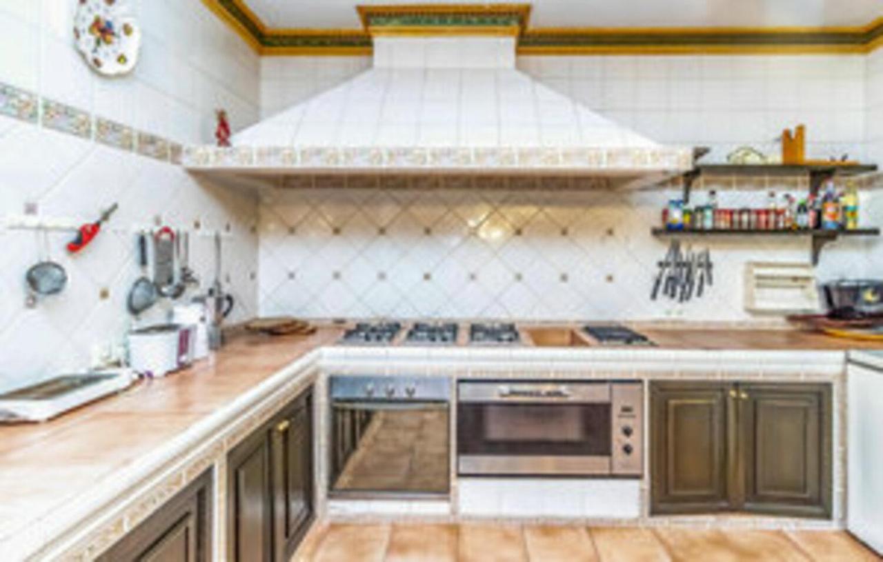Villa With Private Pool,near The , Bbq, Wifi