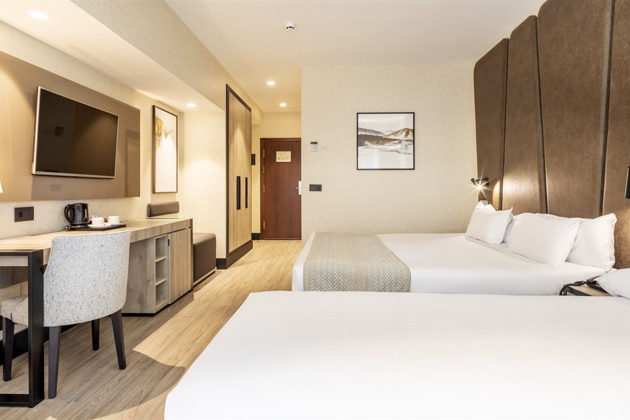 Ilunion Hotel