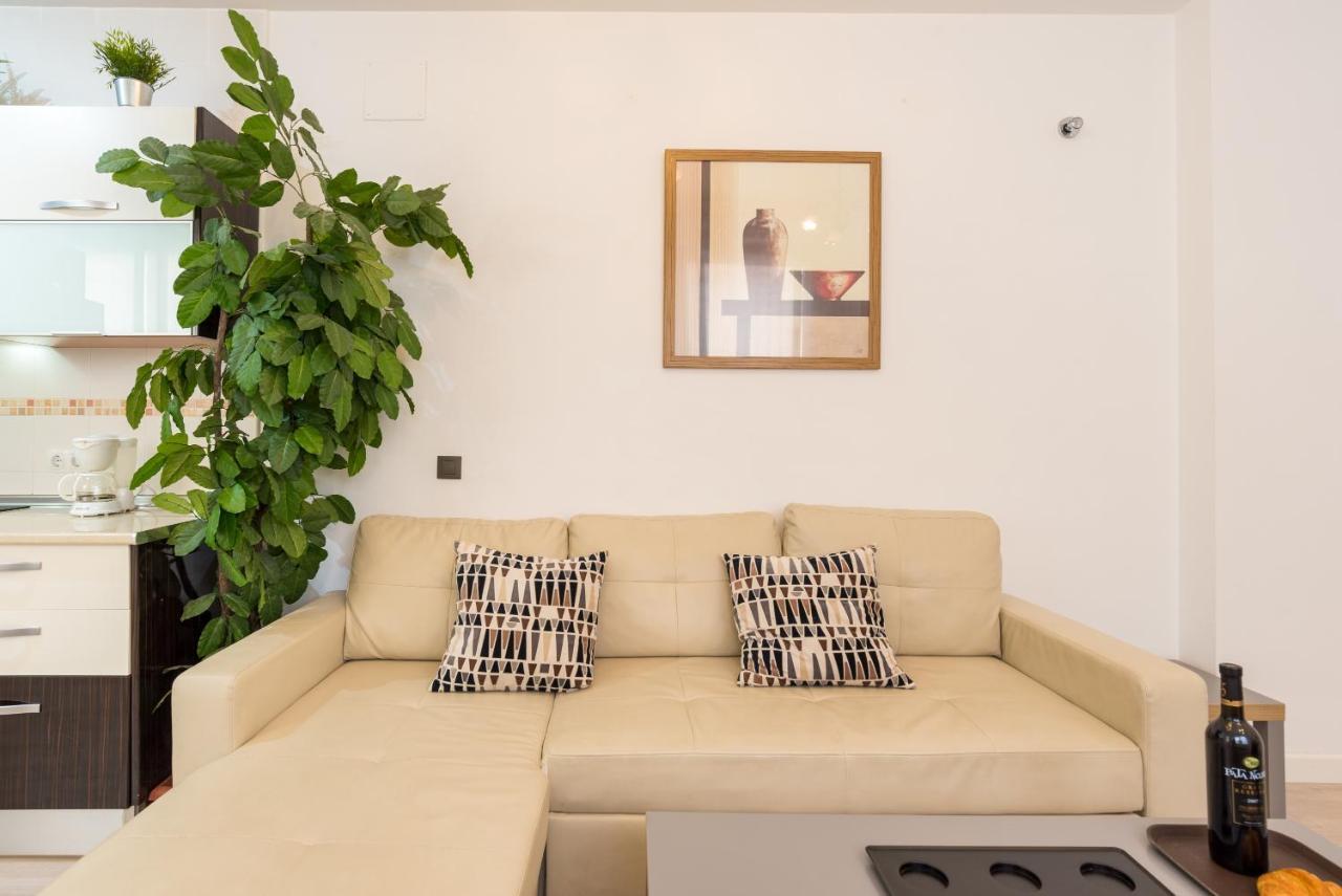 Mlg - Apartamento Trinidad Con Parking Málaga