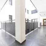 -Malagasunapts- Huge & Central * Pool* Freepark*