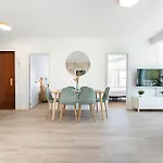 Zamarrilla City Center Apartment