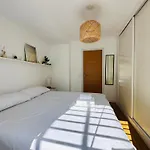Apartment With Private Terrace, Kingsize Bed, Highspeed-Wifi & Ac