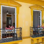 Beautiful Flat Near Plaza Merced