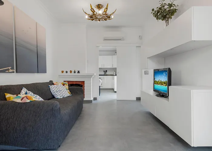 Charming 3 Bedroom House With 2 Terraces