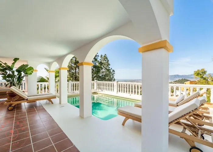 Villa Solazul In El Atabal, Malaga By Tcm