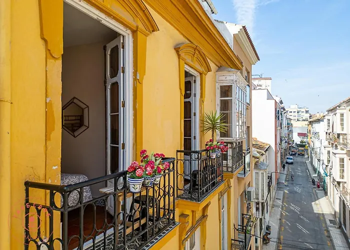 Beautiful Flat Near Plaza Merced