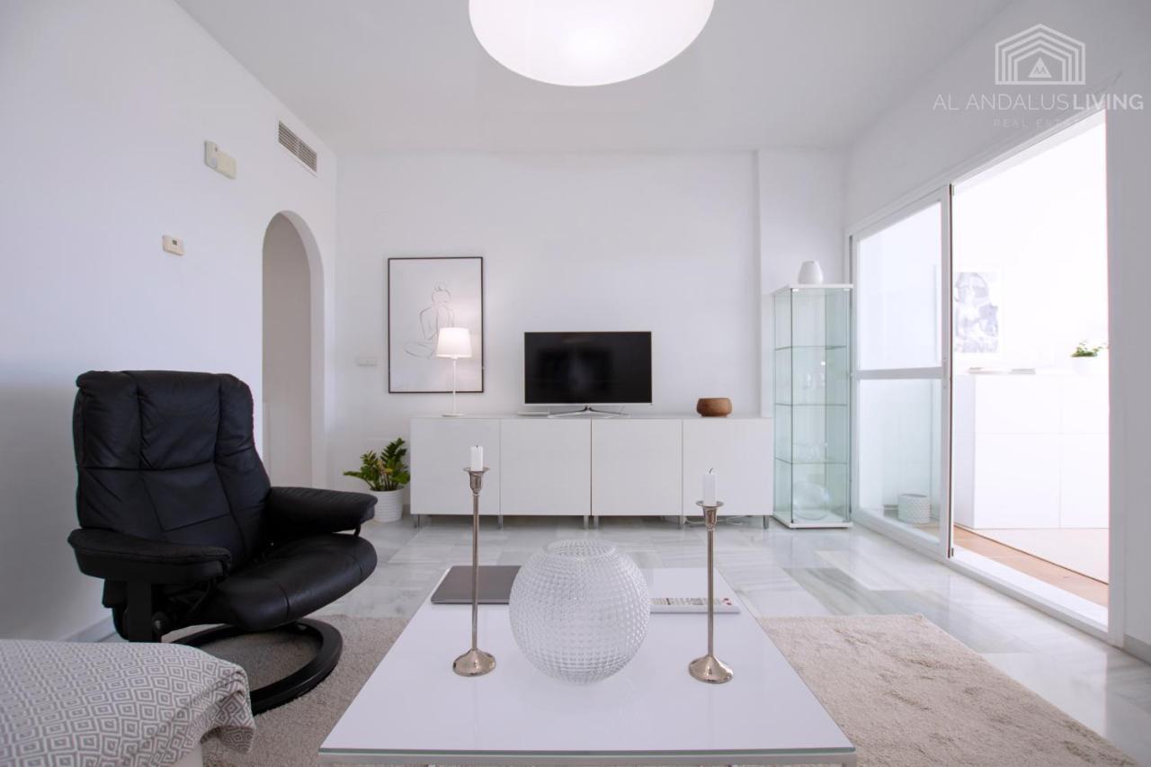 Appartement Scandinavian Style With Amazing Sea Views And South West Facing Sunny Terrace In Miraflores Walking Distance To The Beach! Málaga