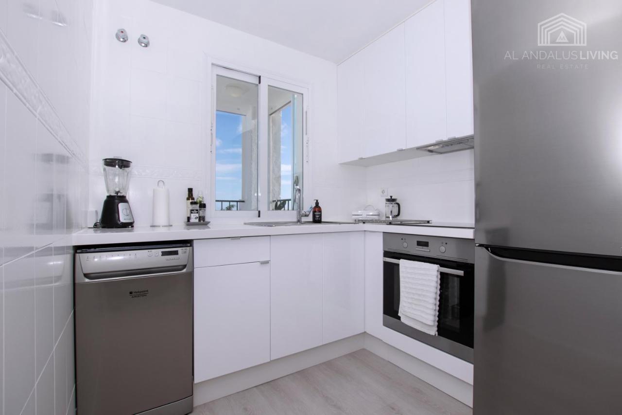 Scandinavian Style With Amazing Sea Views And South West Facing Sunny Terrace In Miraflores Walking Distance To The Beach! Appartement Málaga
