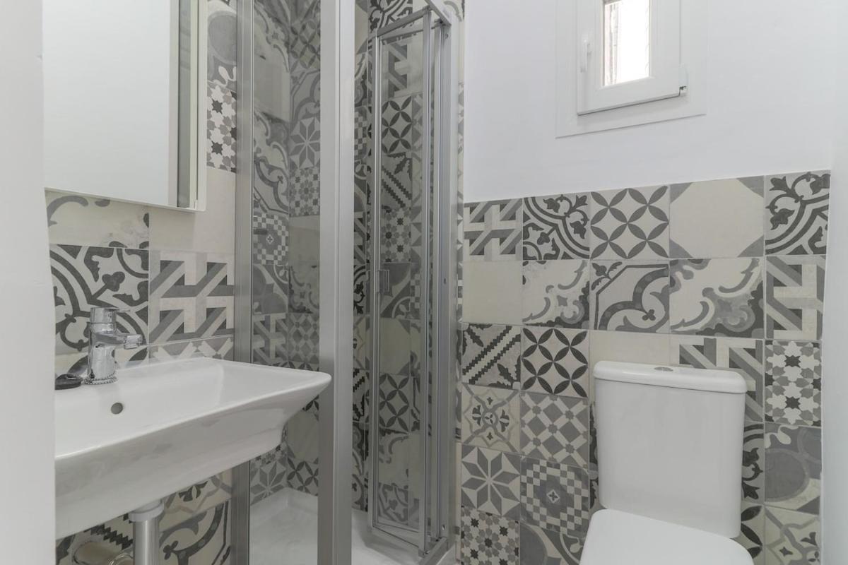 C11 - Cosy 7 Bedrooms In Plaza Merced Appartamento