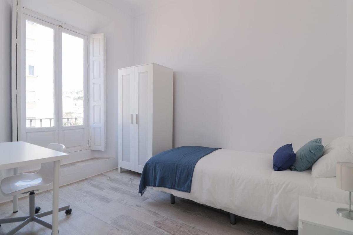 C11 - Cosy 7 Bedrooms In Plaza Merced Appartamento