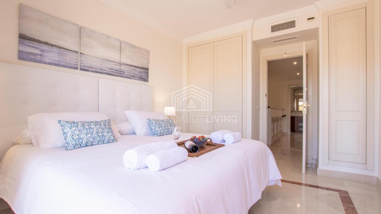 Spacious Perfectly Maintained House With Private Garden And Communal Pool In Riviera Del Sol Pousada