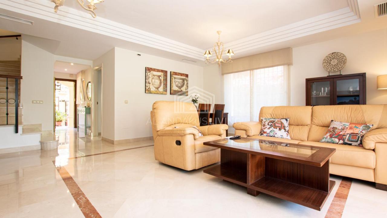 Spacious Perfectly Maintained House With Private Garden And Communal Pool In Riviera Del Sol Pousada *
