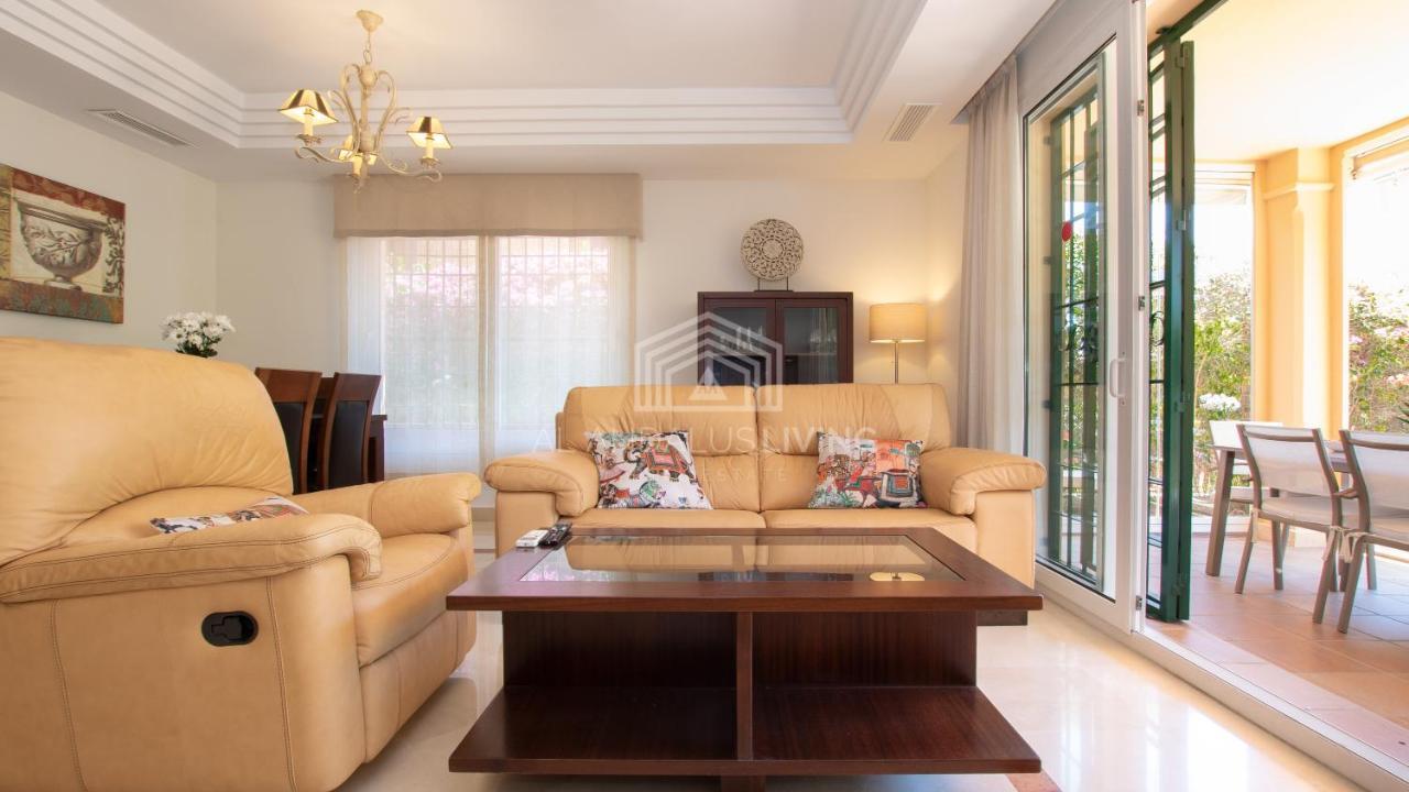 Spacious Perfectly Maintained House With Private Garden And Communal Pool In Riviera Del Sol Pousada