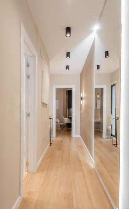 Contemporary Minimalist By Rems Apartamento