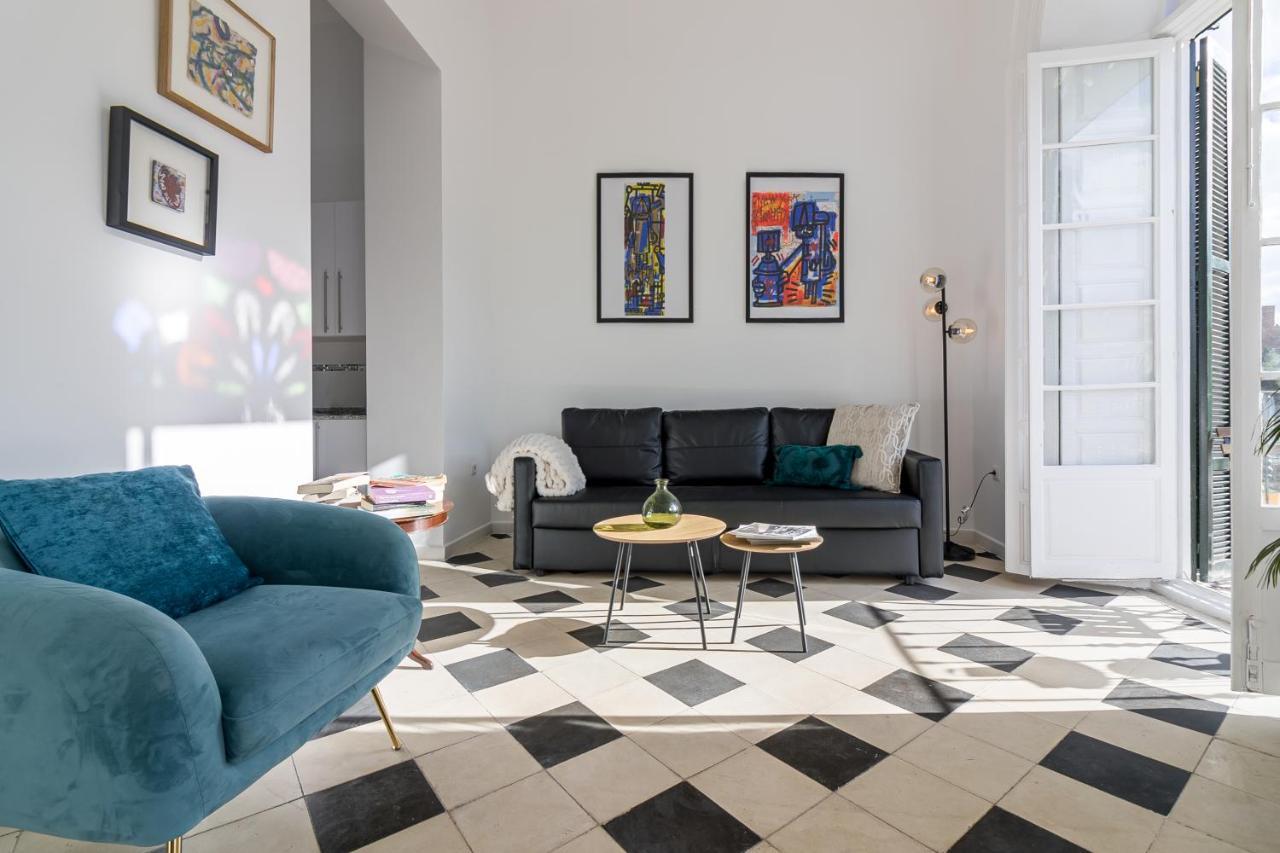 Center Flat Balcony At Picasso's Appartamento