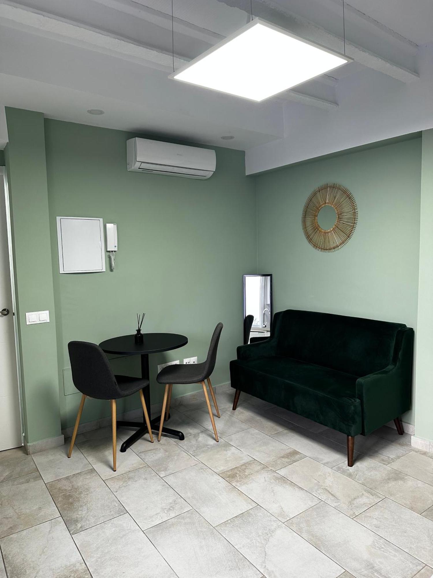 Lovely With Terrace Appartement