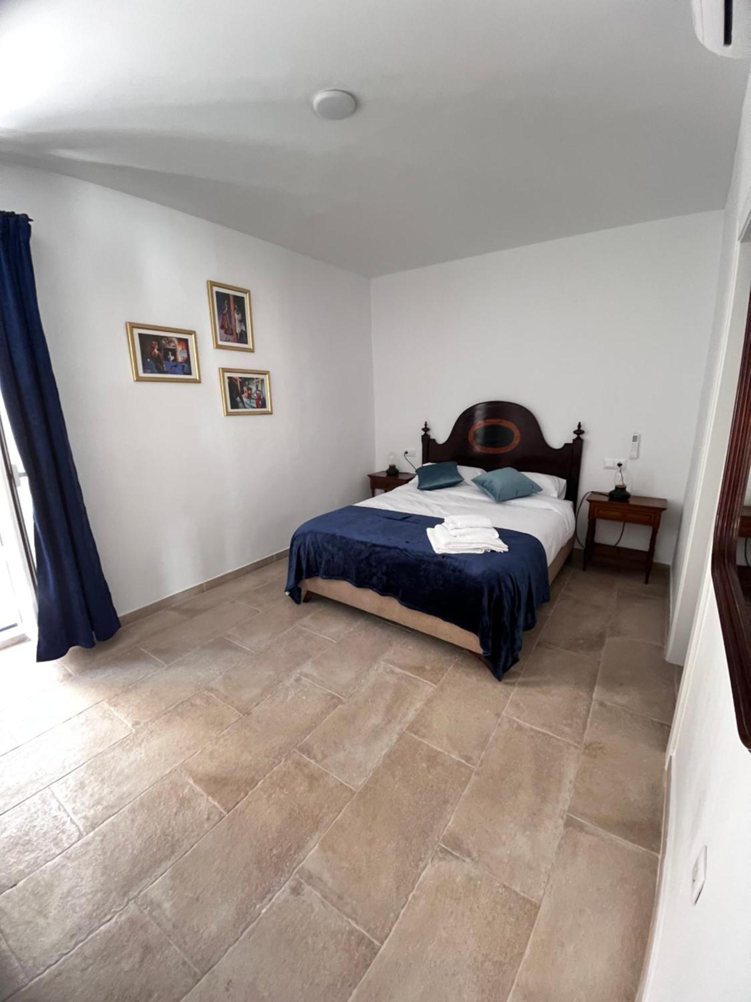 Shanti's Andalusian Málaga