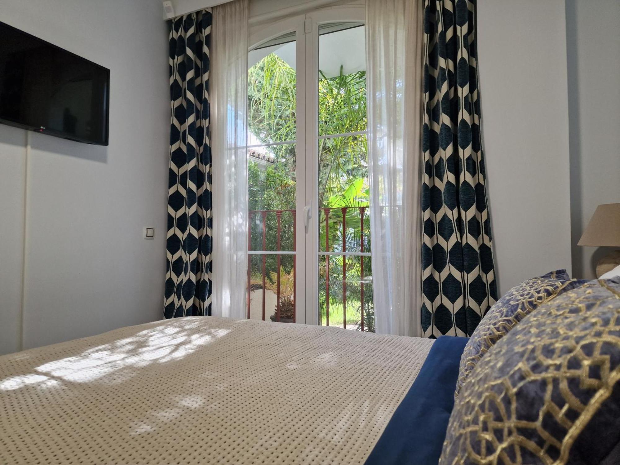 Sun & Palms - Cozy Flat In Quiet Neighbourhood With A Great Pool Area *