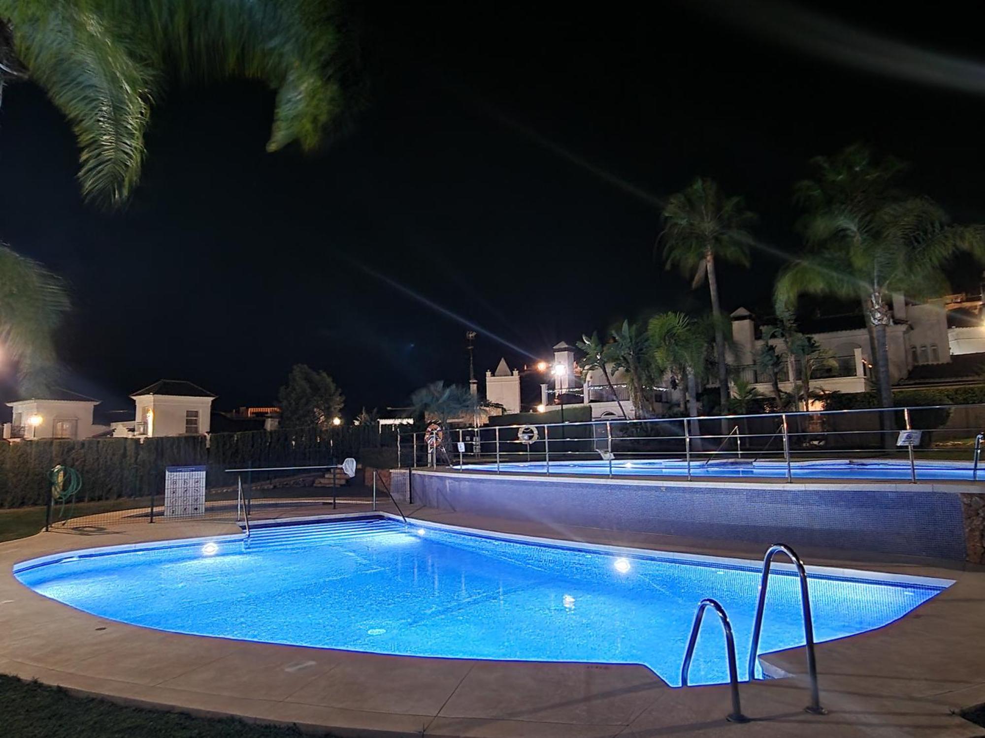 Leilighet Sun & Palms - Cozy Flat In Quiet Neighbourhood With A Great Pool Area