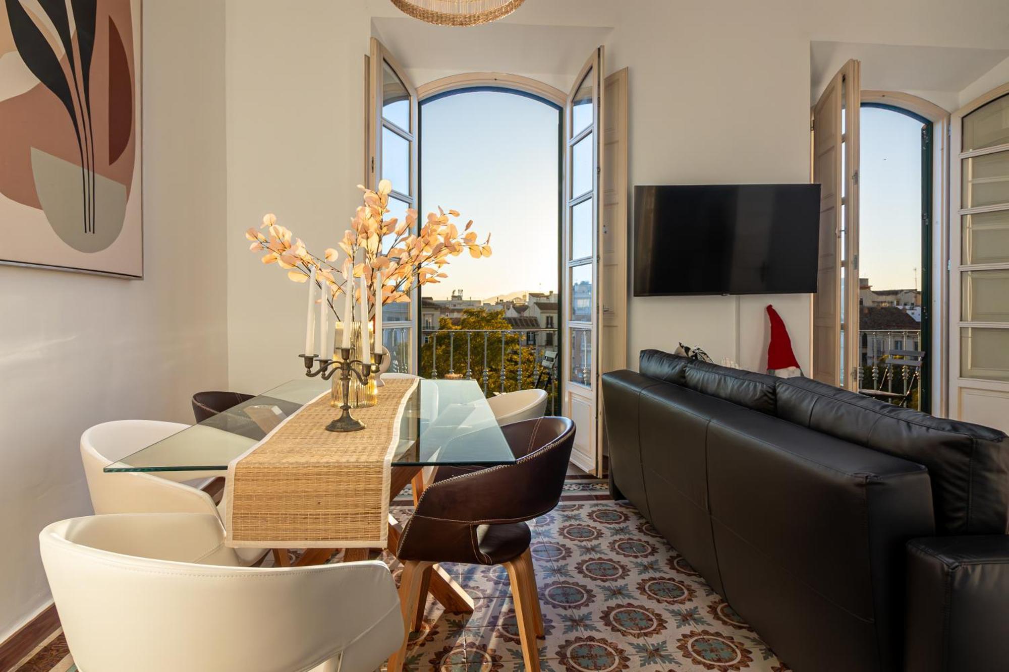Center Flat Balcony At Picasso's