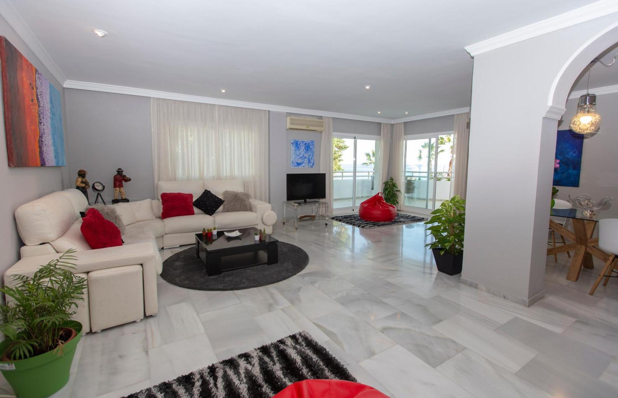 Apartamento Venecia, De Lujo En 1º Linea De Playa + Parking Málaga