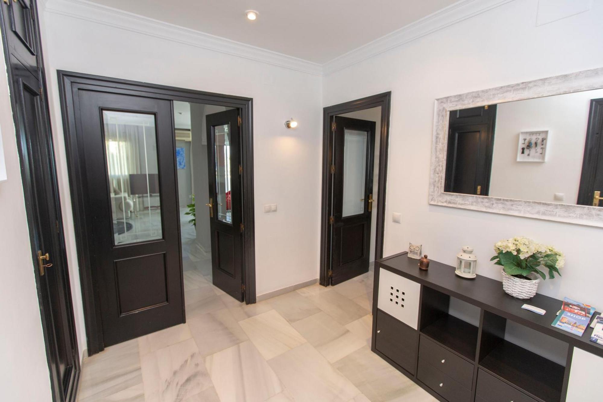 Apartamento Venecia, De Lujo En 1º Linea De Playa + Parking Málaga