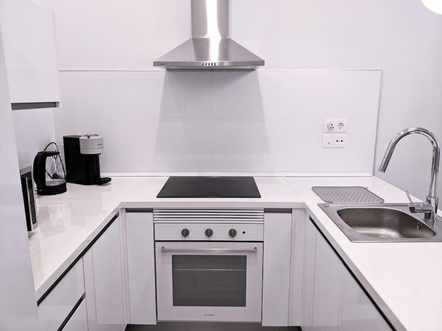 Historical Center Flat With Pool, Tennis & Parking *