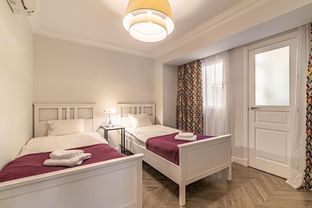 Apartment Historic Center Chic Gem With Balcony