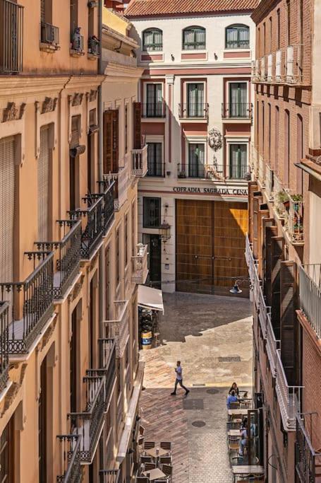 Apartment Historic Center Chic Gem With Balcony