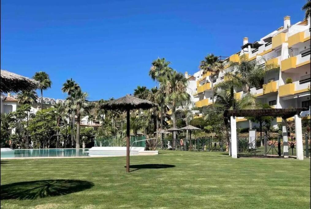 Cozy 2 Bedrooms Calanova Golf Apartment *