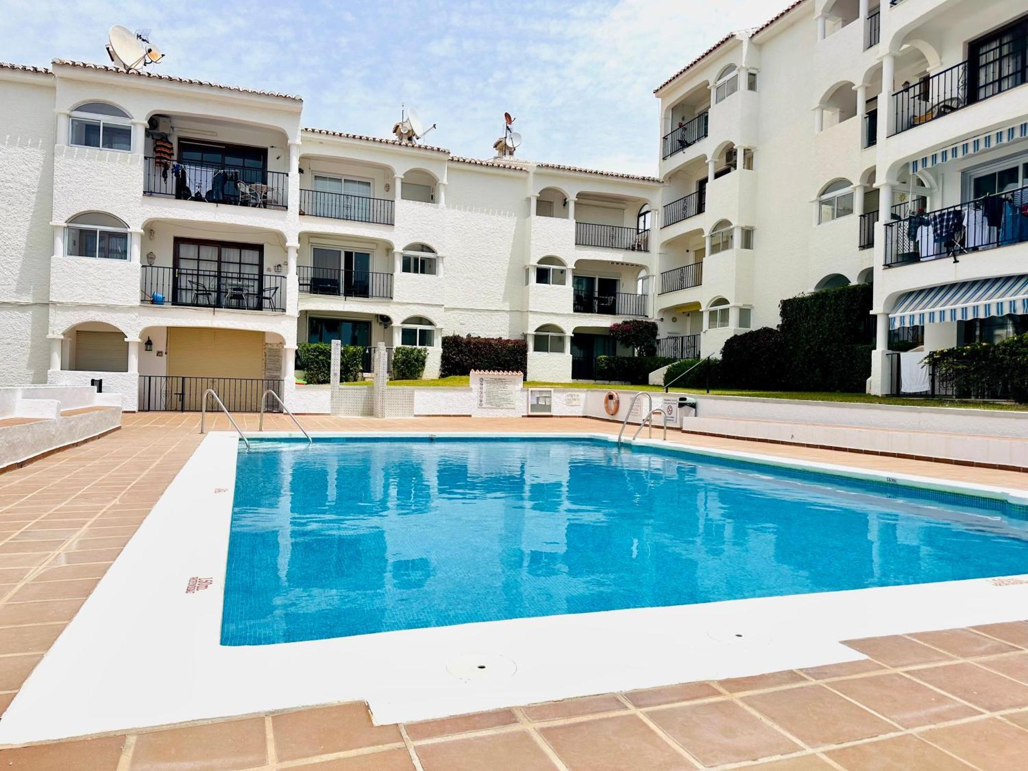 Apartamento Bajo Con Terraza En La Costa Del Sol
