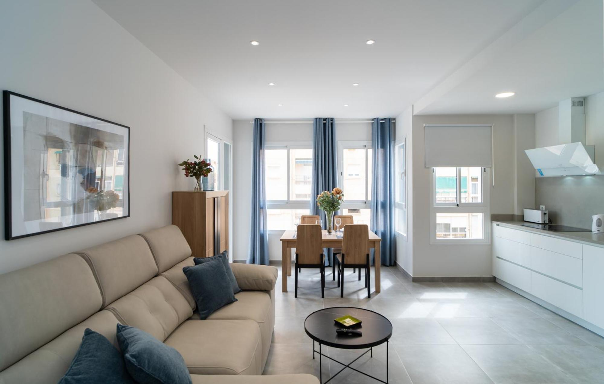 Apartment Aac - Con Terraza, Muy Amplio, Totalmente Equipado, Cerca Del Centro Y Nuevo!