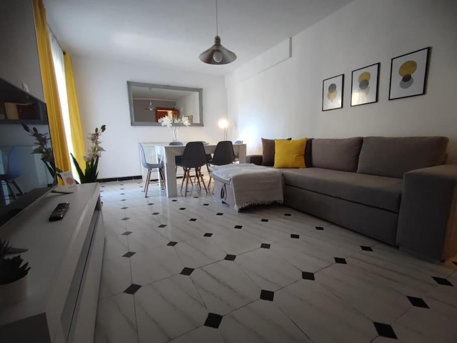 Cozy Flat Near El Palo - Bosque Lägenhet