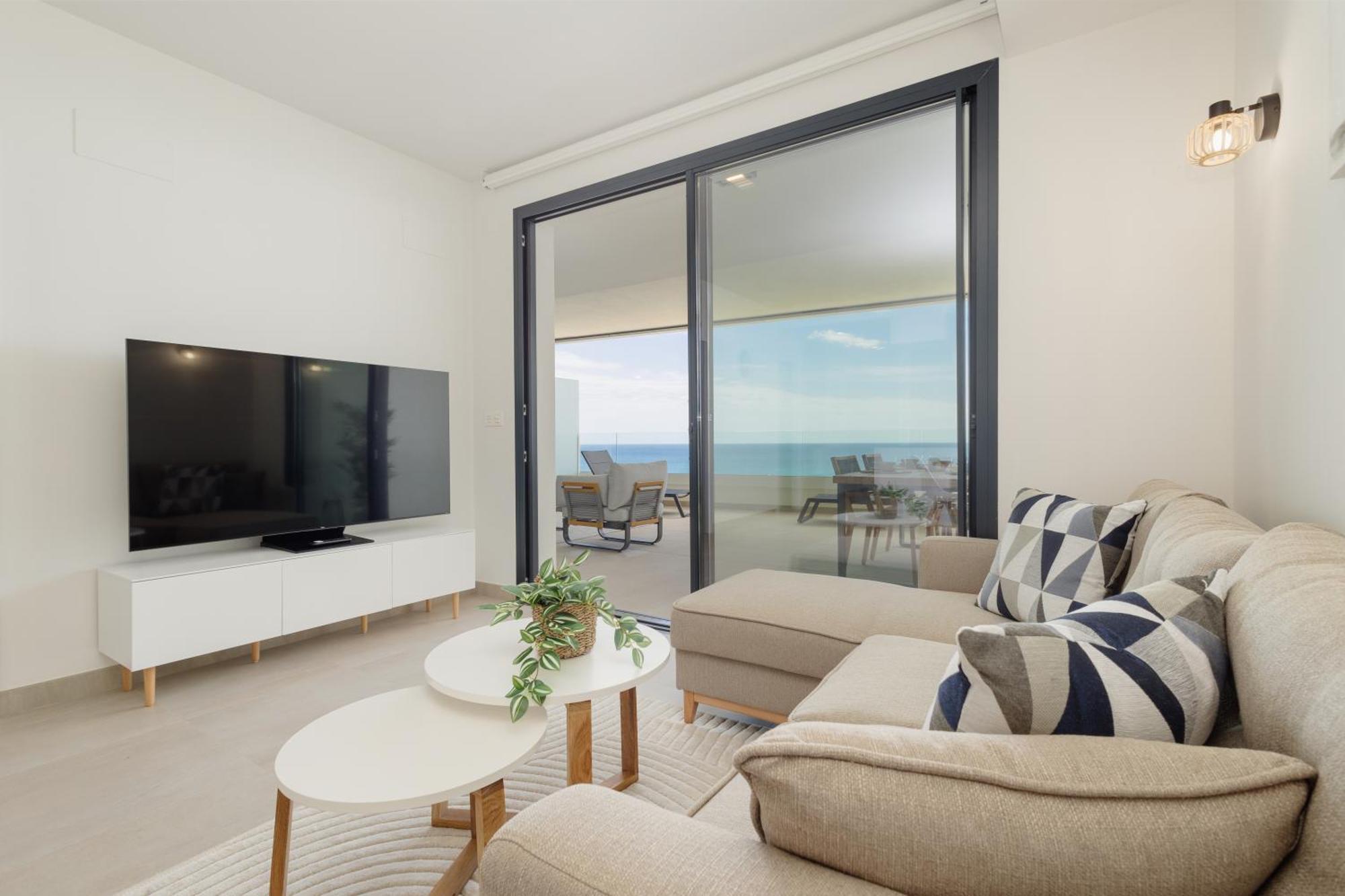 Modern Apartment, With Large Terrace And Panoramic Sea Views, In Fuengirola Appartement