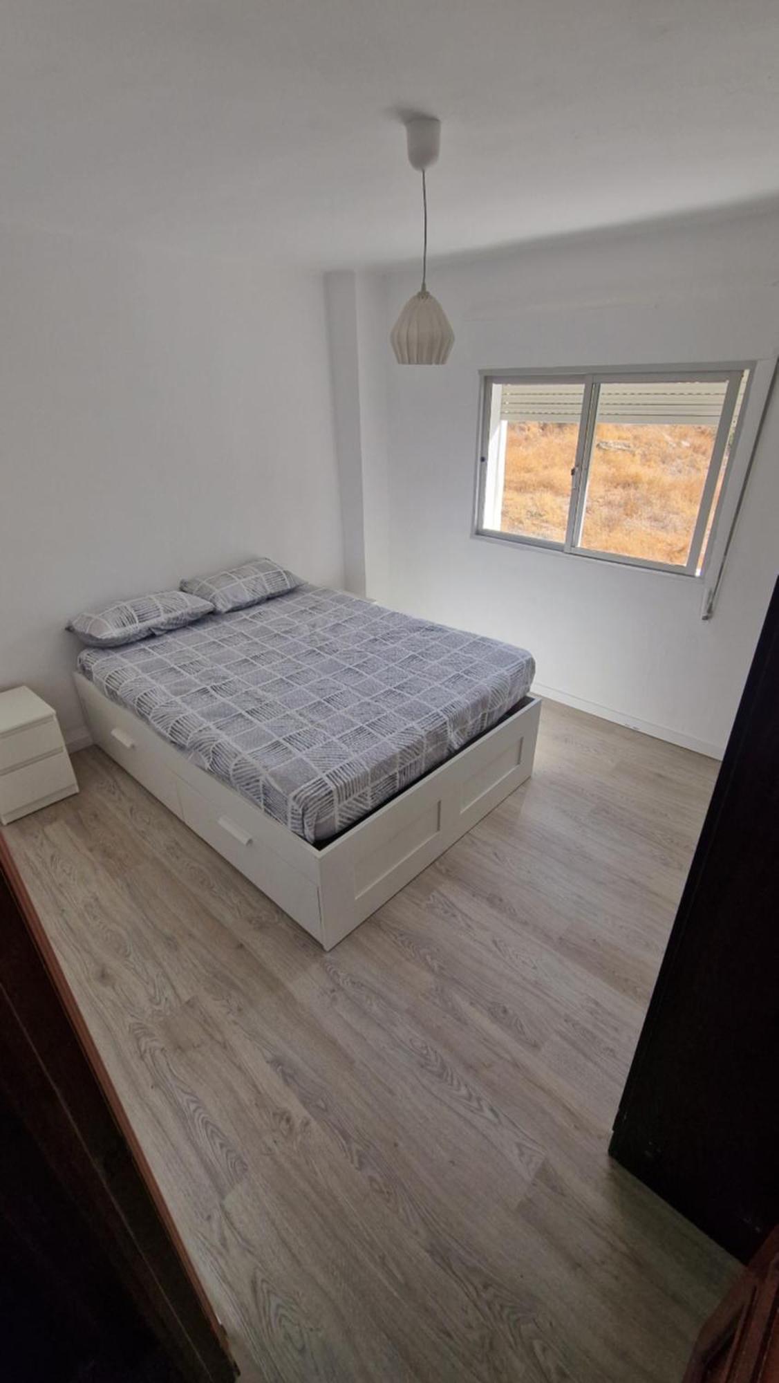 Amplio Piso Cerca De La Playa Del Palo Apartamento *