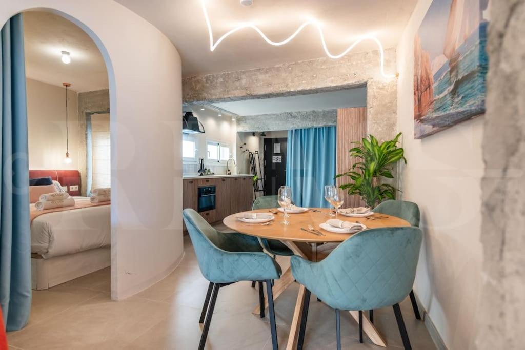 Apartment Art-lovers Heaven With Balcony In Center By Rems *