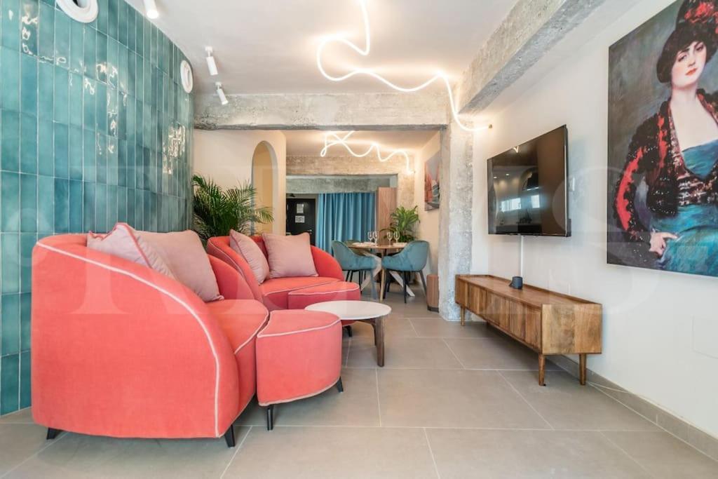 Apartment Art-lovers Heaven With Balcony In Center By Rems *