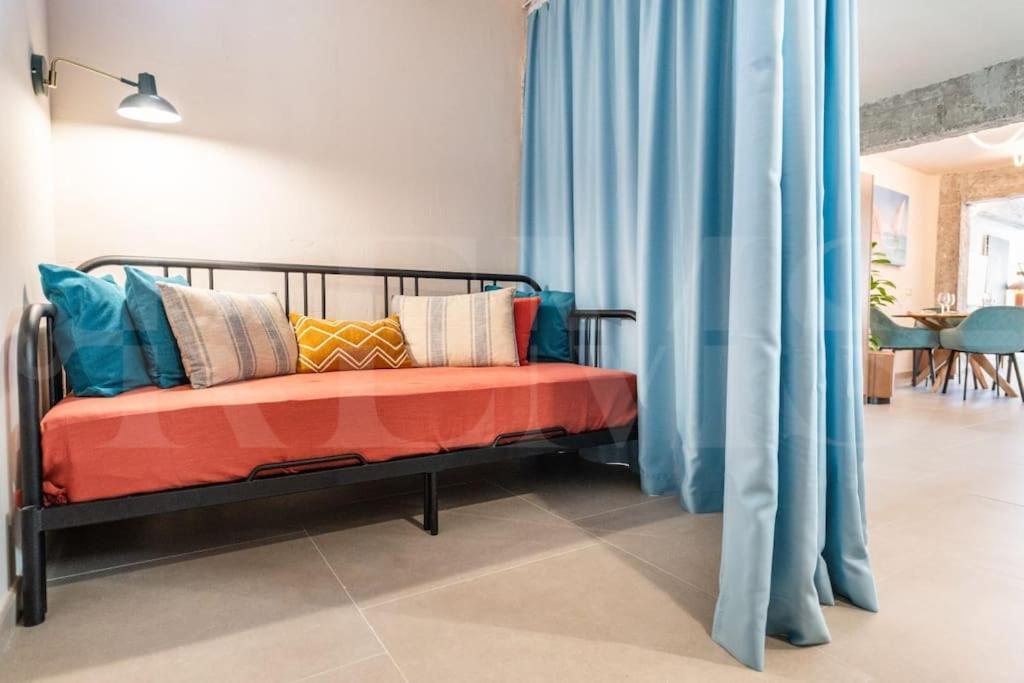 Apartment Art-lovers Heaven With Balcony In Center By Rems *